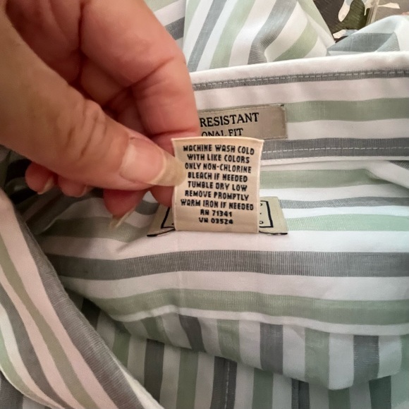 L.L. Bean Men’s XL Green Button Down Shirt - Picture 7 of 8